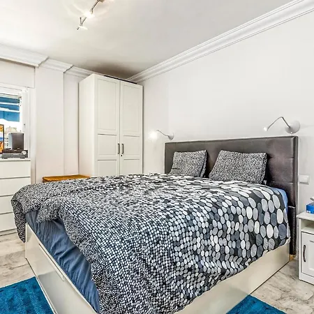 1 Bedroom Cozy In Apartment